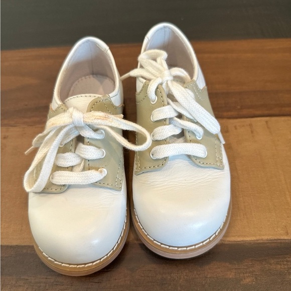 Willits Other - Willits shoes 6.5EE